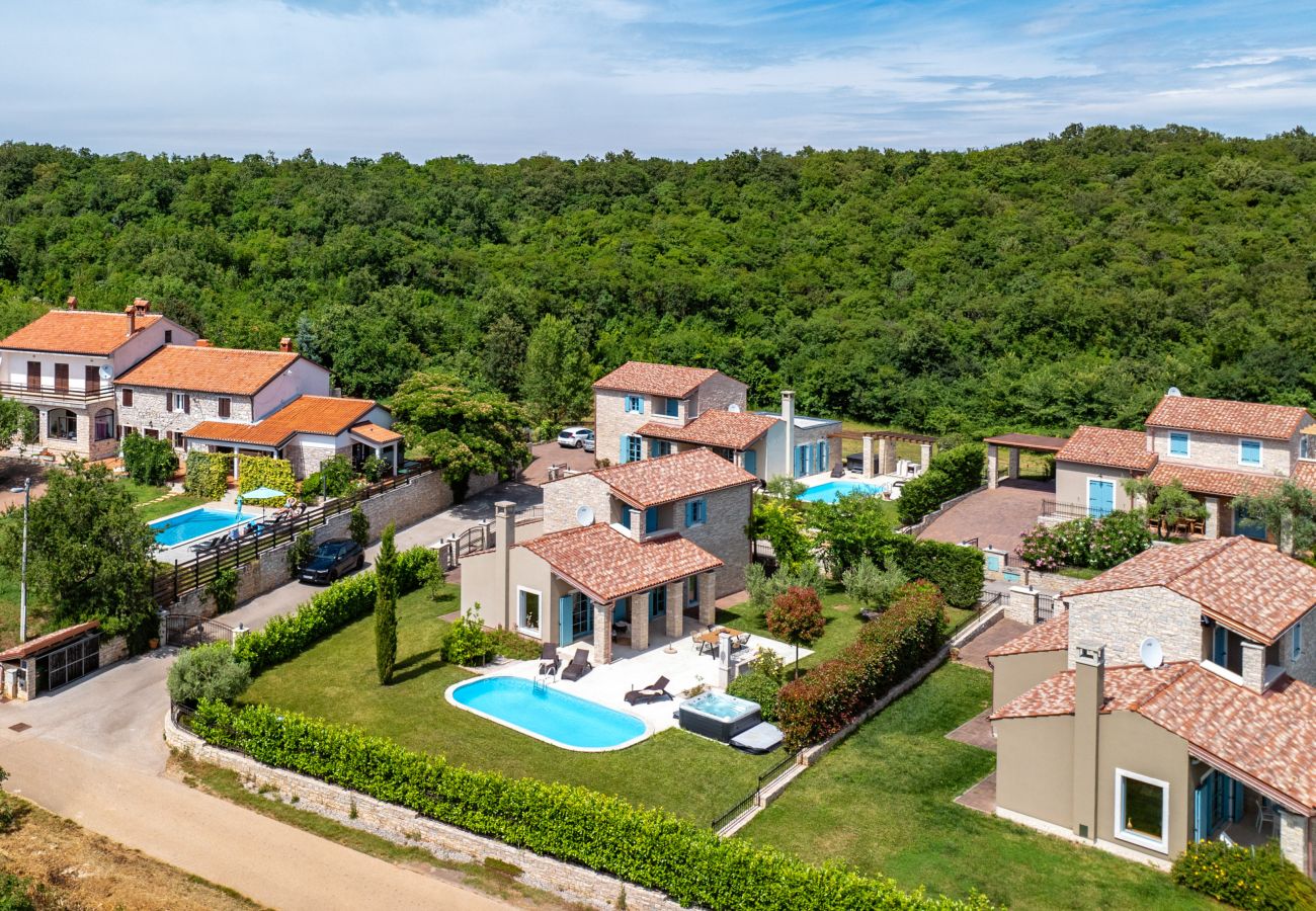 Villa a Vardica - Villa Toscana for 6 people near Umag with private pool and jacuzzi