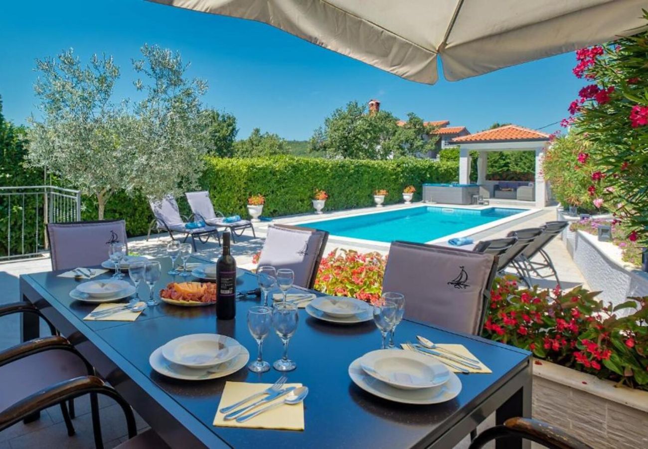 Villa a Ripenda Kras - Villa Ines for 8 people near Labin - Rabac with 48 m2 private pool and pet friendly