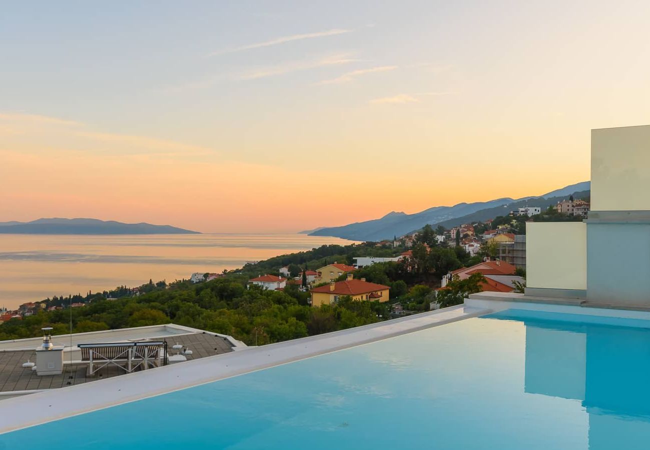 Villa a Opatija - Villa The Boat for 6+2 near Opatija with sea view & infinity pool at balcony