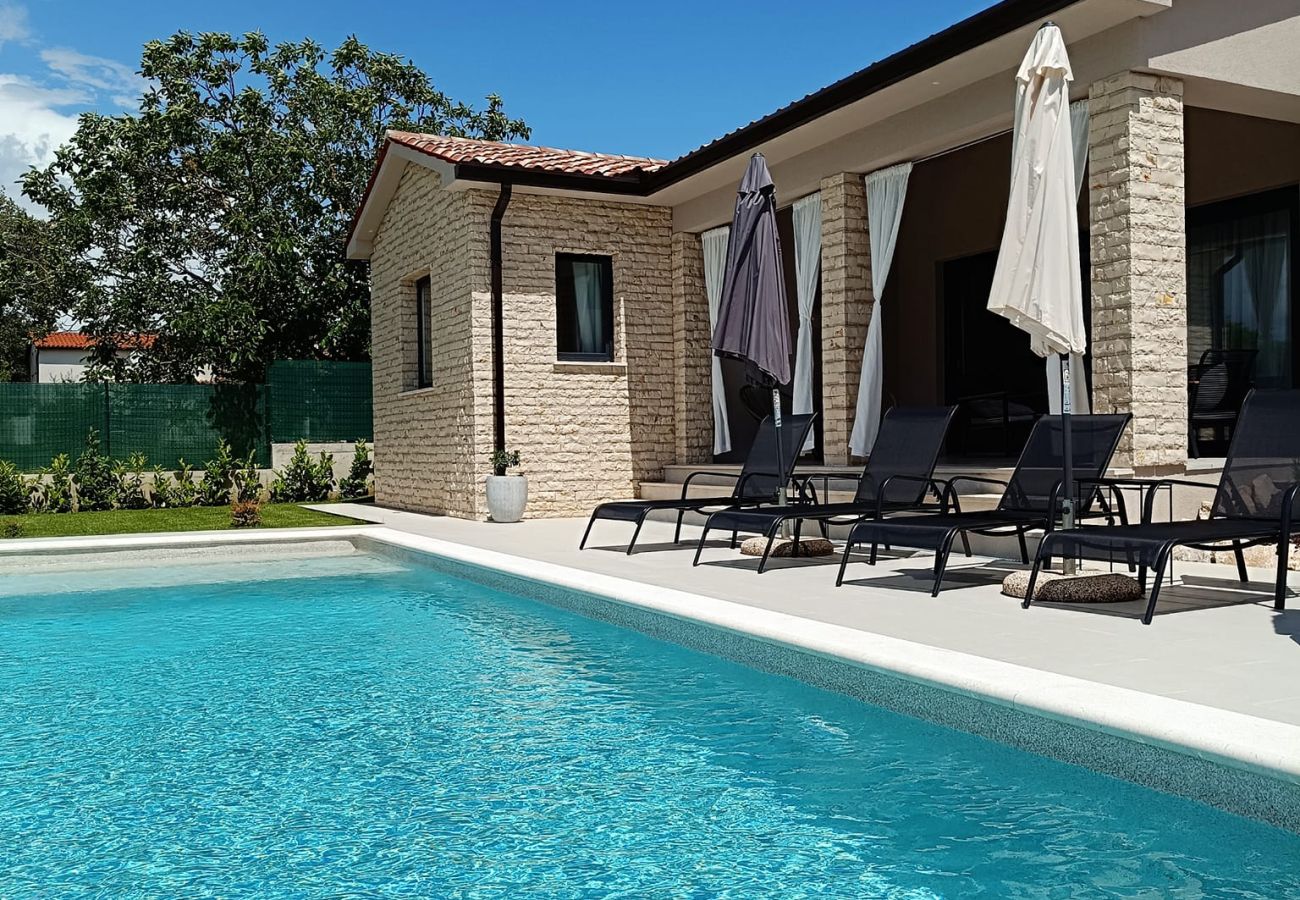 Villa a Kapelica - Villa Animo for 8 people near Labin - Rabac with private pool and children playground