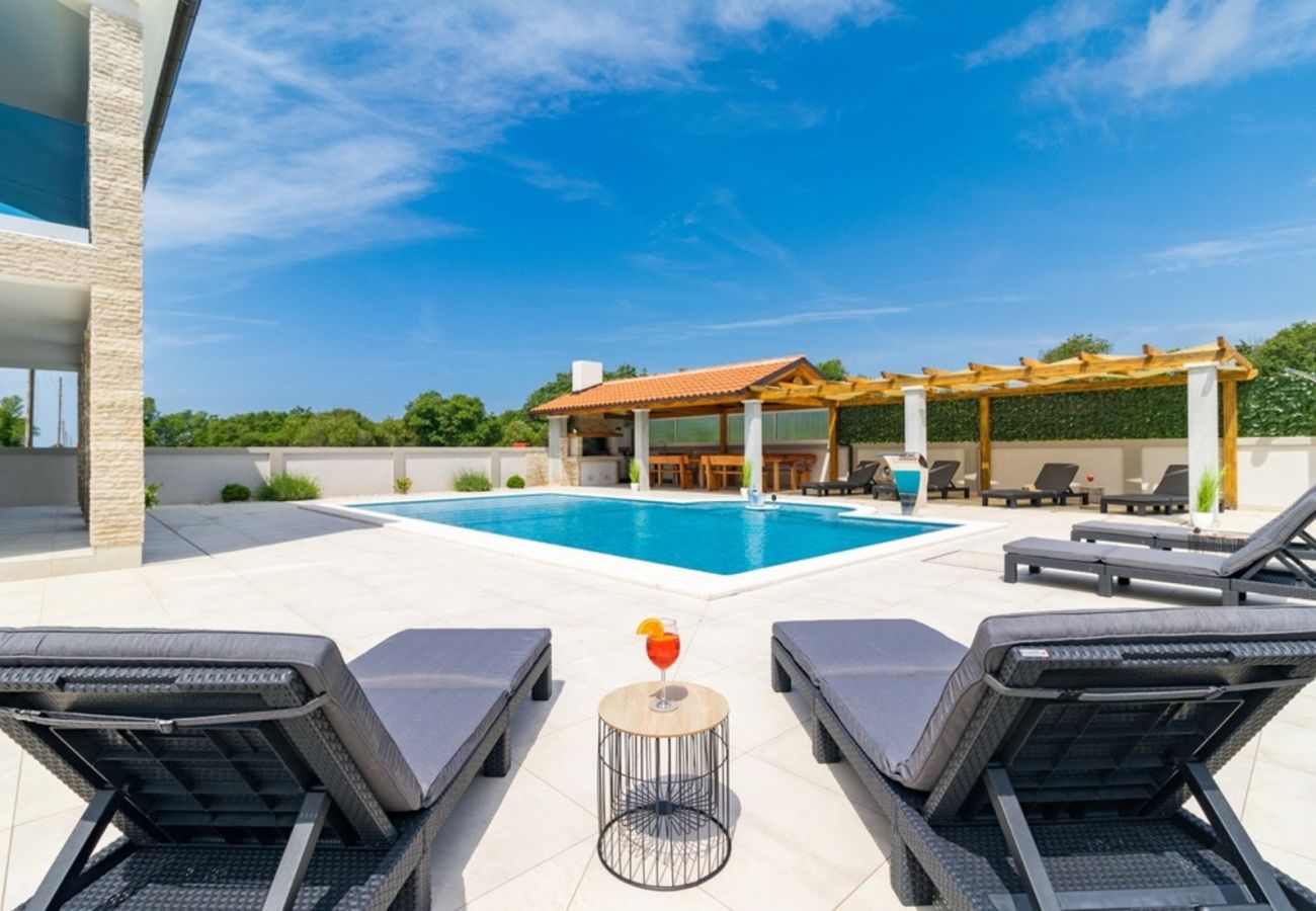 Villa a Pula - Villa Horizon for 18 people near Pula with large garden and children playground