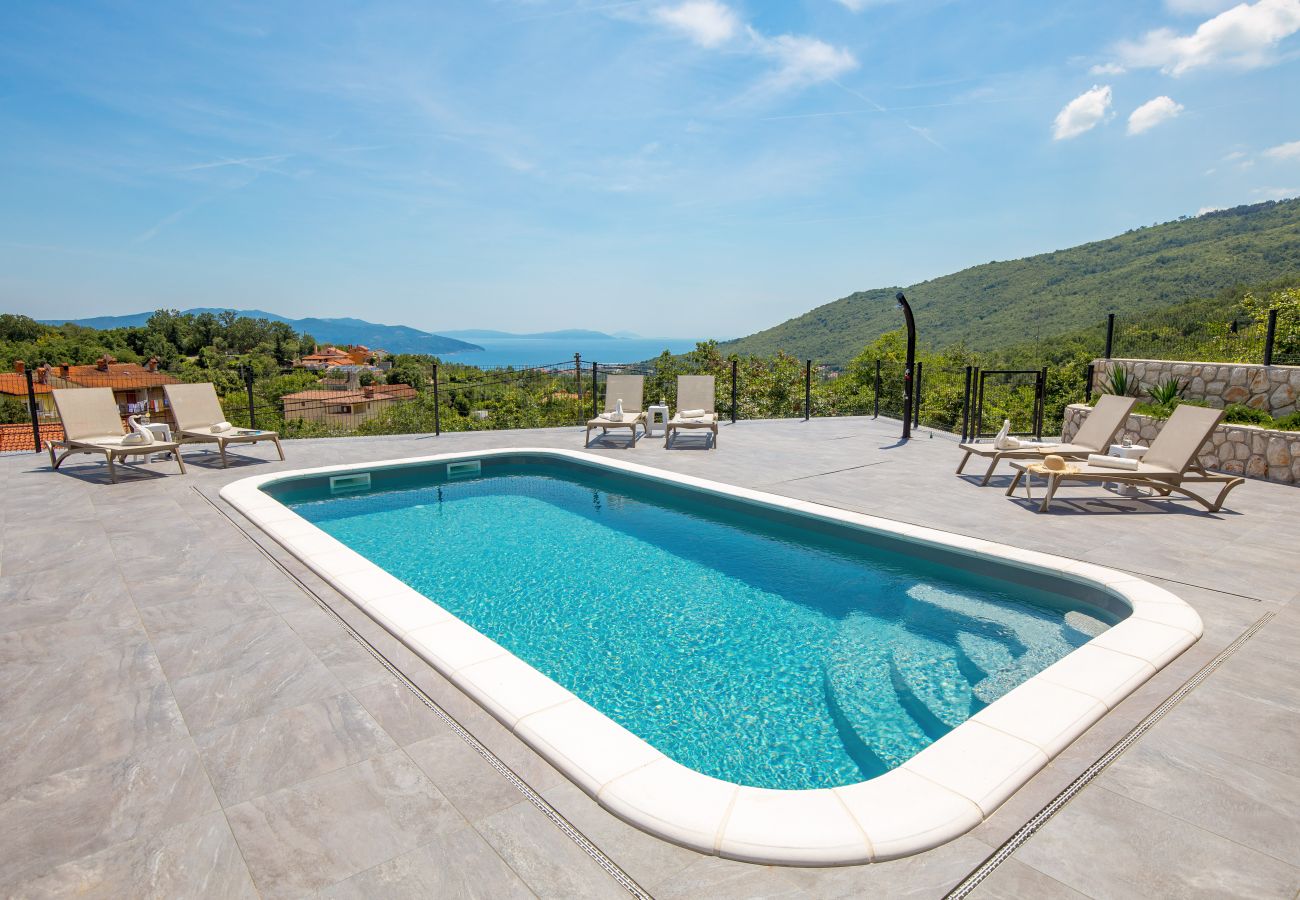 Villa a Mošcenicka Draga - Villa Mantis for 6 people with sea view and private pool