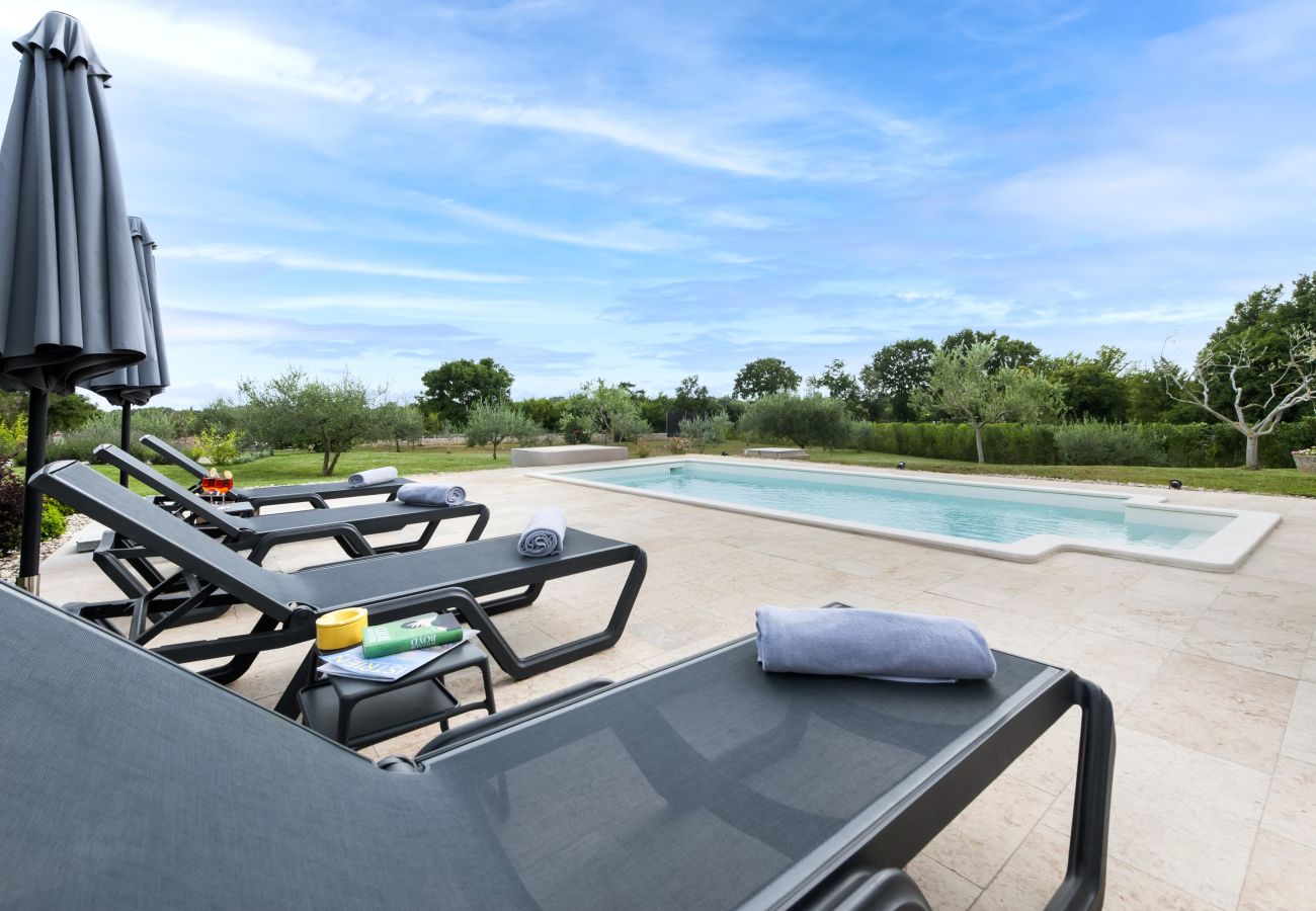 Villa a Rovinj - Villa Jolanda ground floor villa  for 4 people near Rovinj with children playground