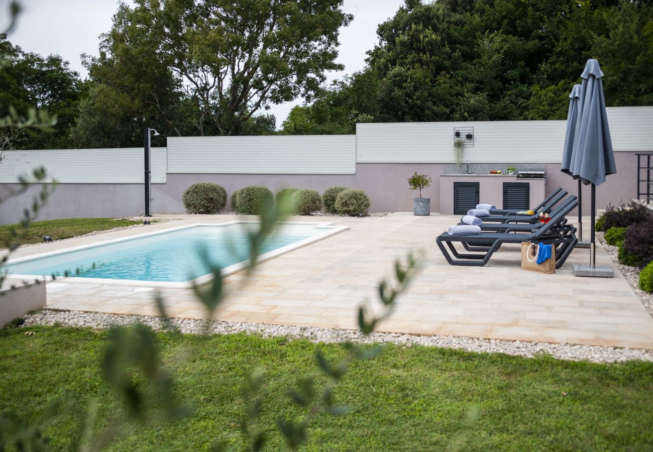 Villa a Rovinj - Villa Jolanda ground floor villa  for 4 people near Rovinj with children playground