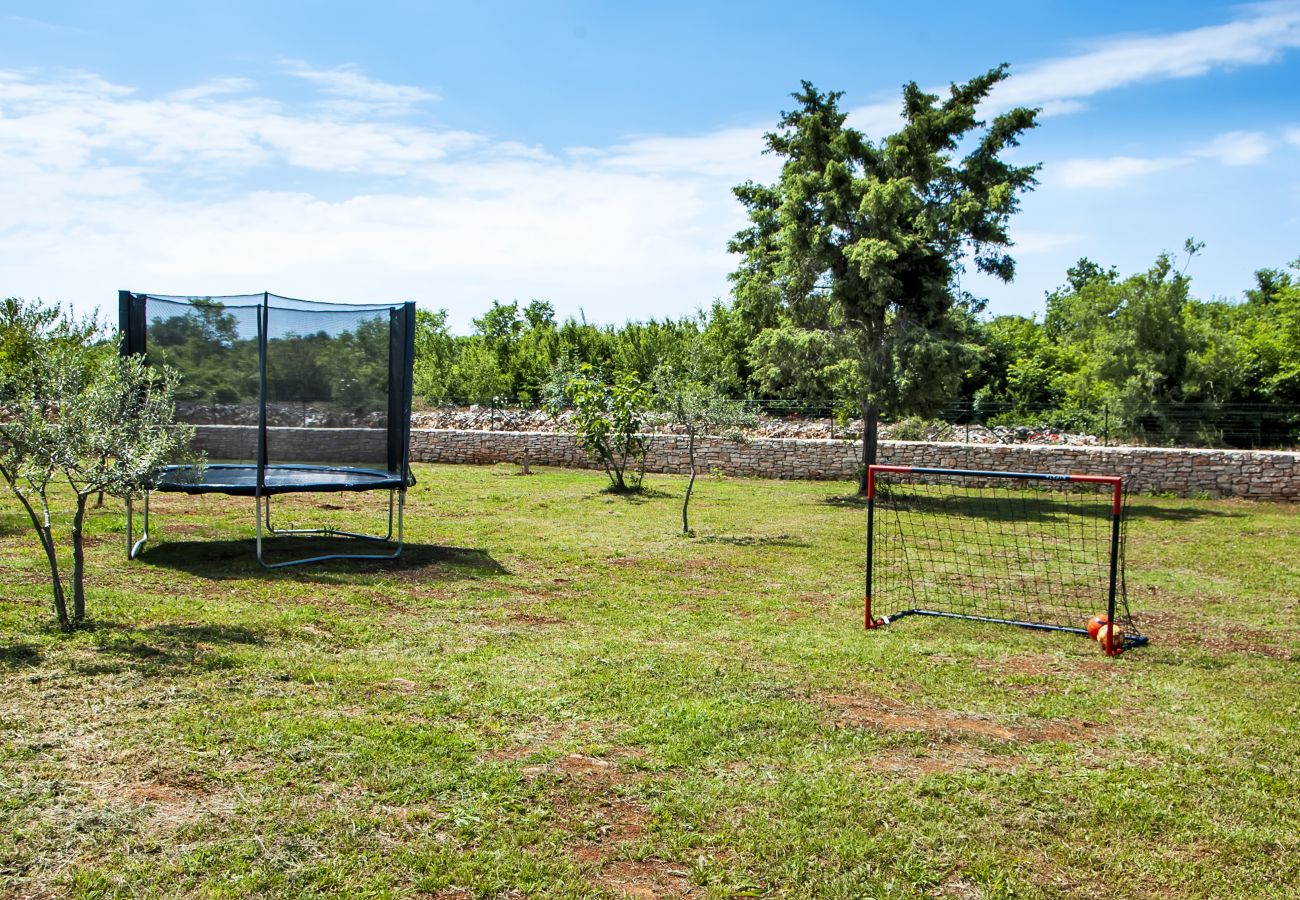 Villa a Rovinj - Villa Jolanda ground floor villa  for 4 people near Rovinj with children playground