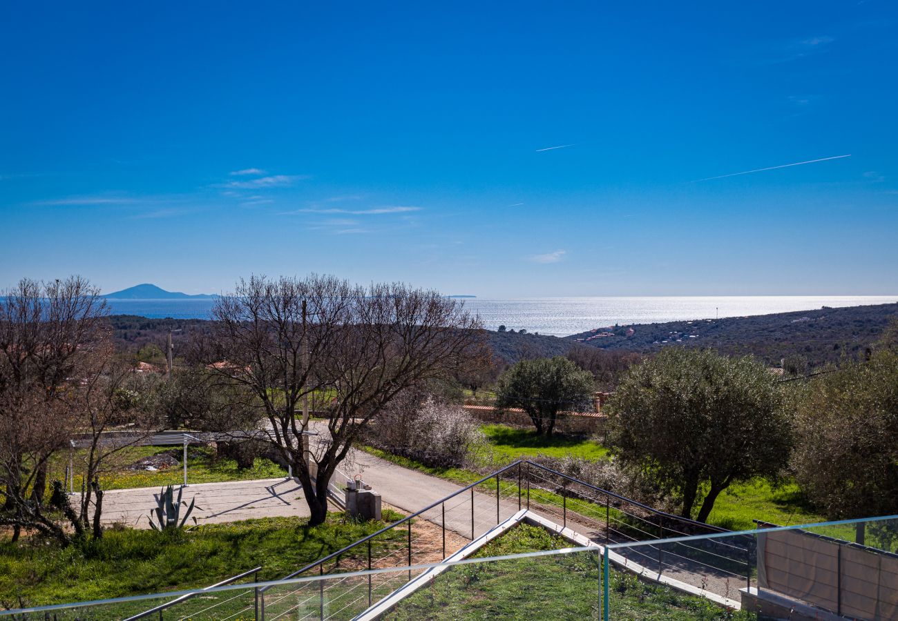 Villa in Peruški - Villa Ogradina near Pula with sea view for 5 persons only 3 km from the Beach