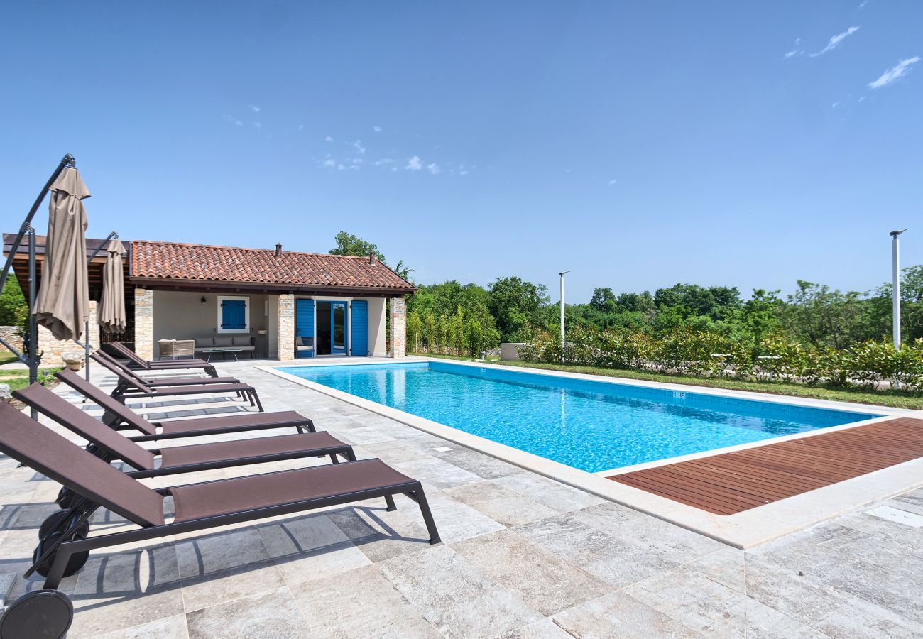 Villa in Cabrunici - Stancija Cabrunici in Central Istria with large garden and Wellness