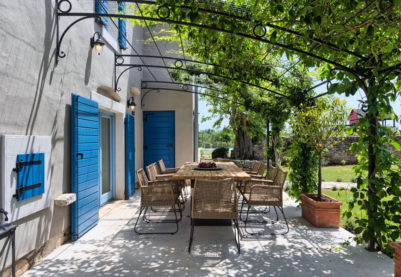 Villa in Cabrunici - Stancija Cabrunici in Central Istria with large garden and Wellness