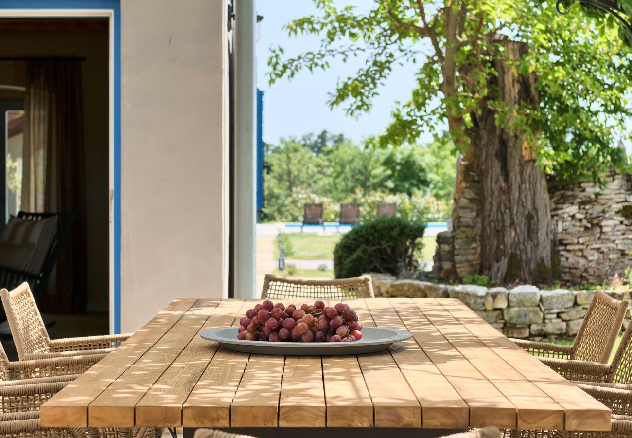 Villa in Cabrunici - Stancija Cabrunici in Central Istria with large garden and Wellness