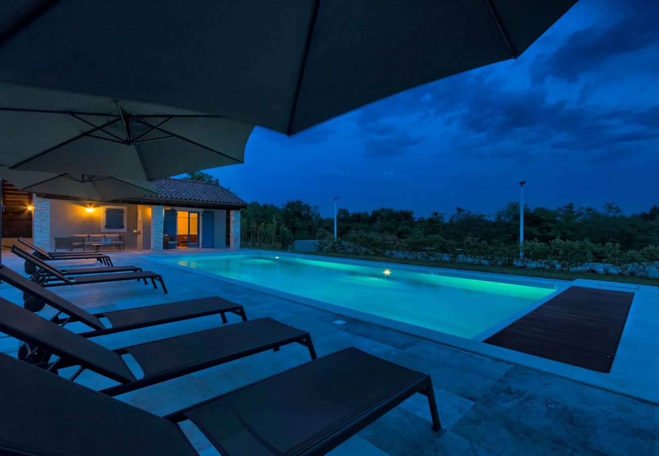 Villa in Cabrunici - Stancija Cabrunici in Central Istria with large garden and Wellness