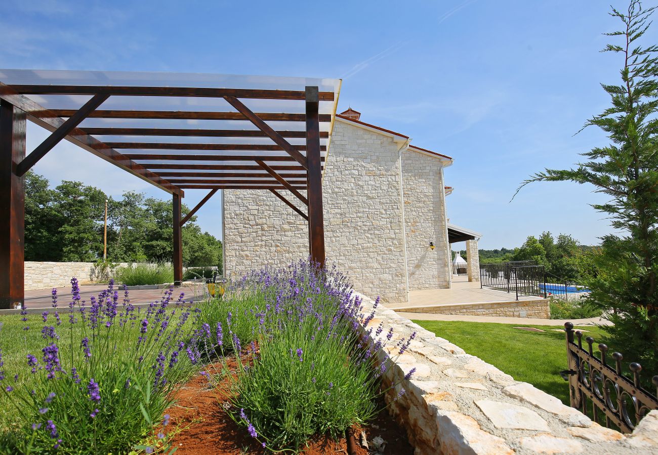 Villa in Babudri - Villa Babudri near Poreč for 10 people with jacuzzi & spa