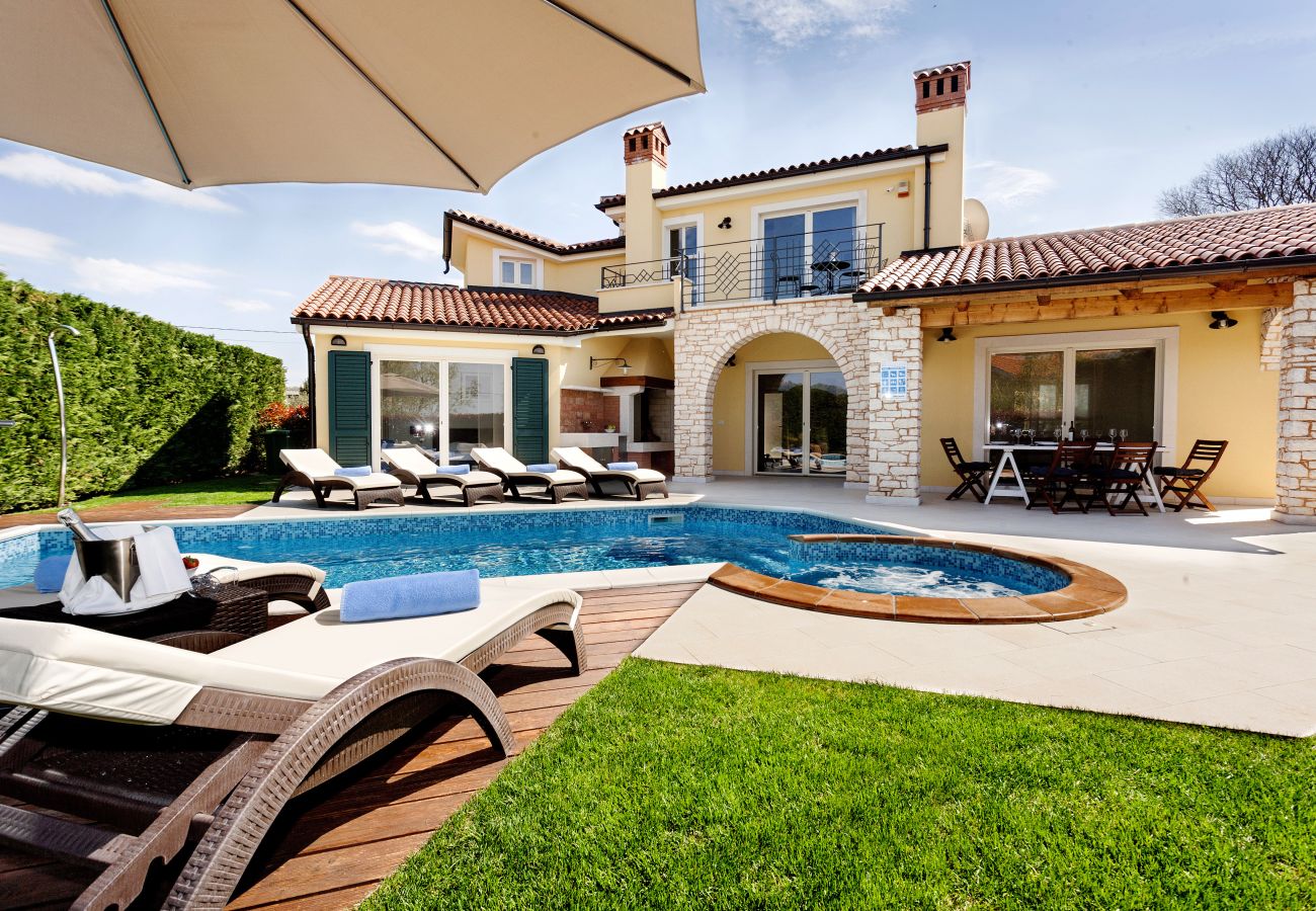 Villa in Labinci - Villa Santa Domenica near Poreč with play room, beautiful tavern & garden