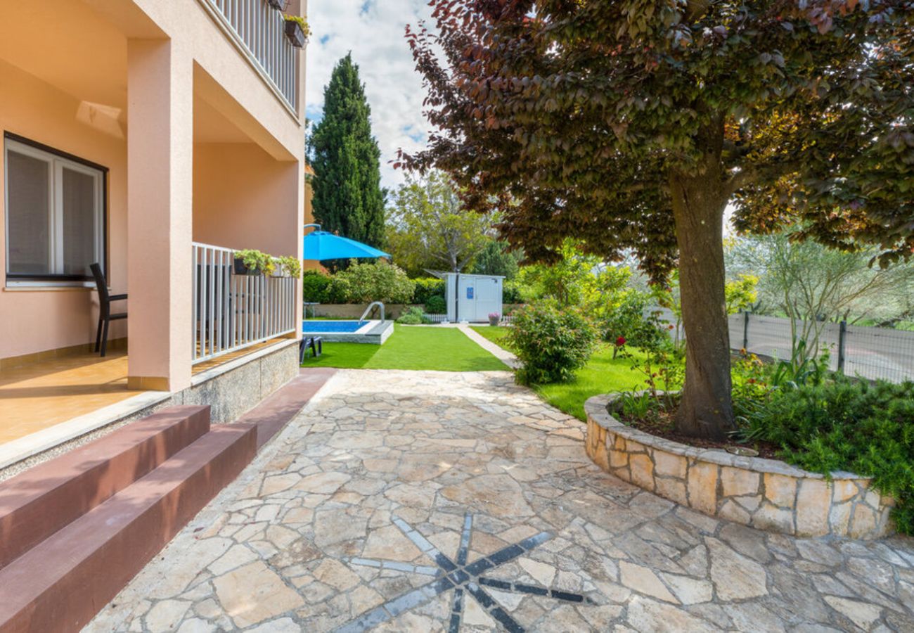 Villa in Fažana - Villa Ketty in Fažana with playground, sea view and private pool