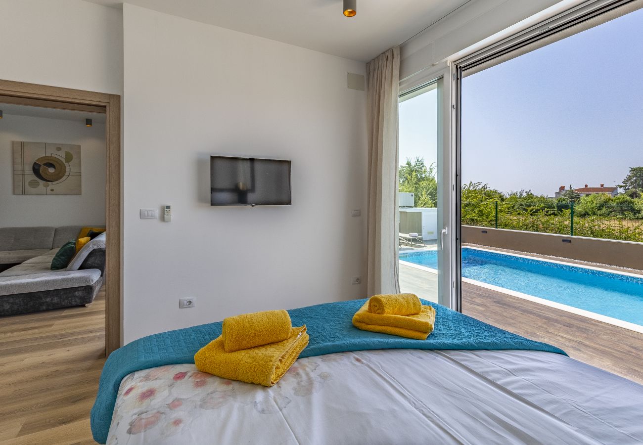 Villa in Pula - Villa Luna & Pia in Pula for 10 people with heated pool 