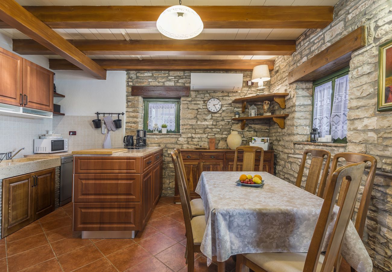 Villa in Kanfanar - Villa Ana Rita for 6 people - beautiful rustical villa with heated pool & jacuzzi in Central Istria