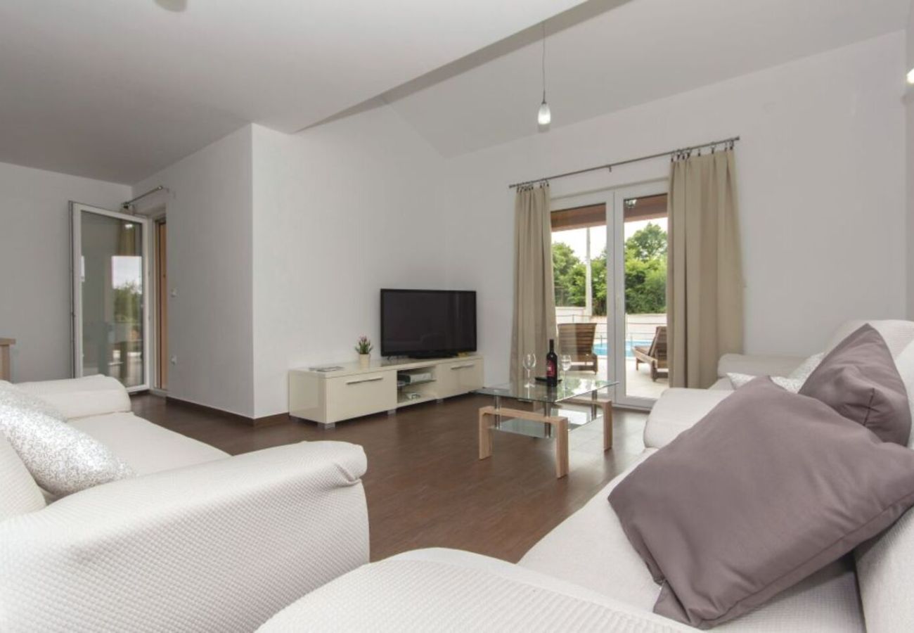 Villa in Filipana - Casa Filipana for 8 people near Pula with volleyball pitch and private pool