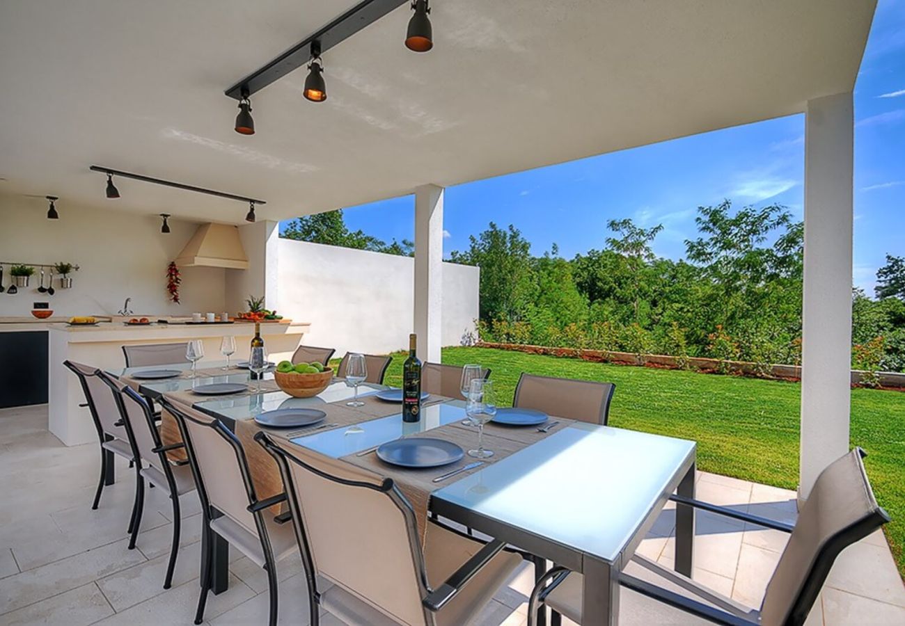 Villa in Višnjan - Villa Onyx for 12 people near Poreč with 65 m2 private pool and jacuzzi