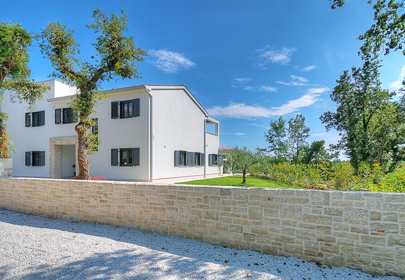 Villa in Višnjan - Villa Onyx for 12 people near Poreč with 65 m2 private pool and jacuzzi