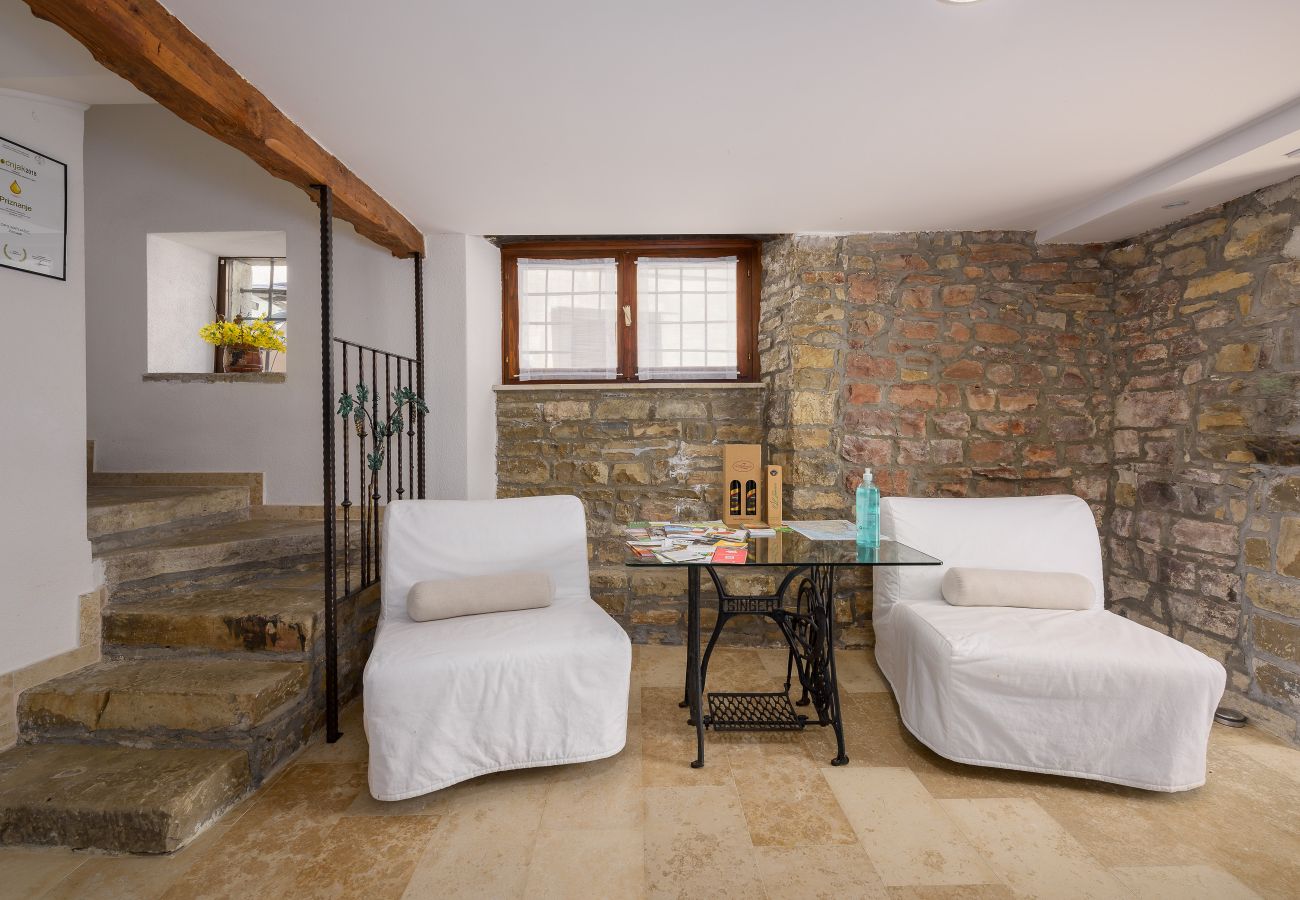 Villa in Zamaski Dol - Villa Zamask for 7 people in Central Istria with jacuzzi & sauna