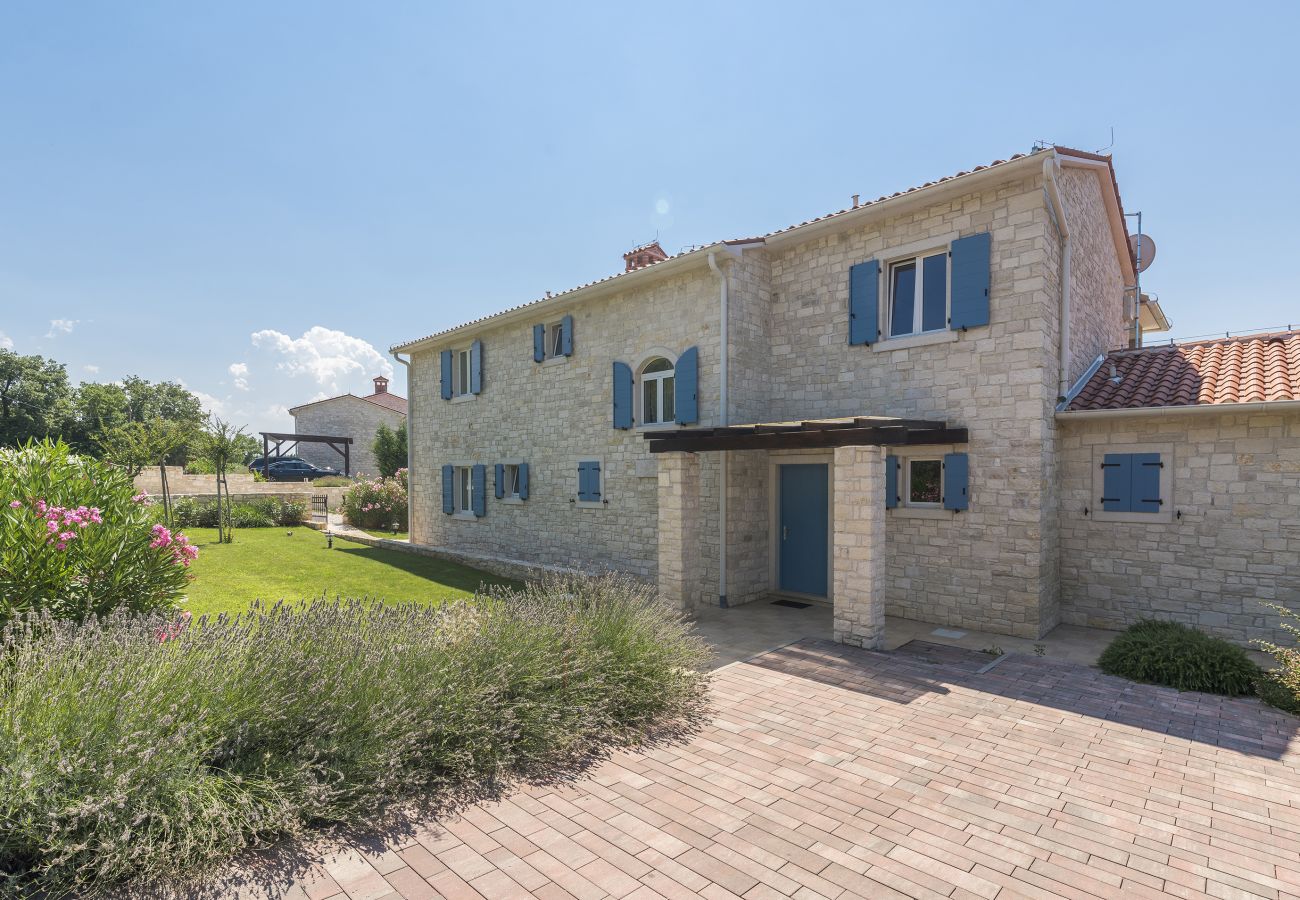 Villa in Višnjan - Villa Sterpazzi for 8 people near Poreč with 38 m2 heated pool, sea view & wellness