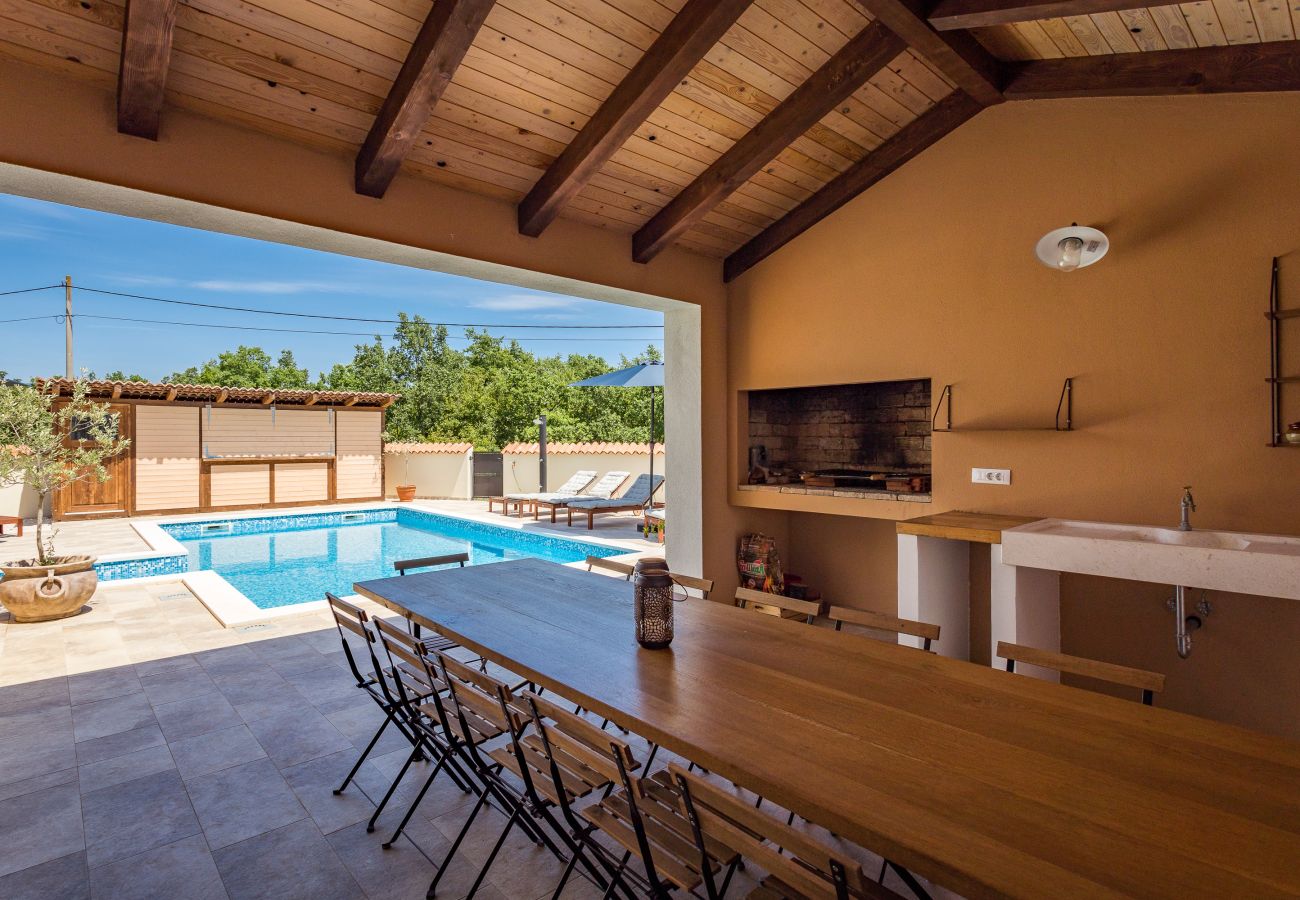 Вилла на Sveti Kirin - Villa Cirka in Central Istria for 12+2 persons with Pool Heating & pool table 