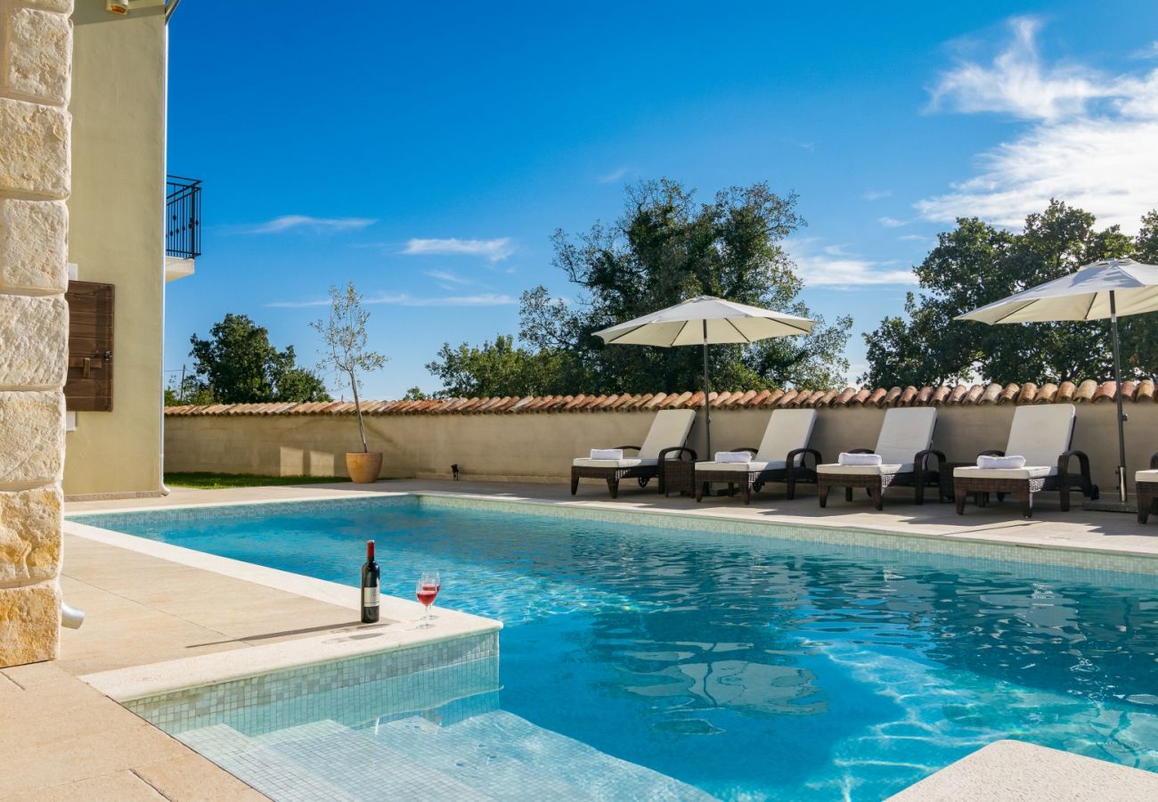 Вилла на Sveti Kirin - Villa Rajana for 14 persons with kids playground & pool heating in Central Istria