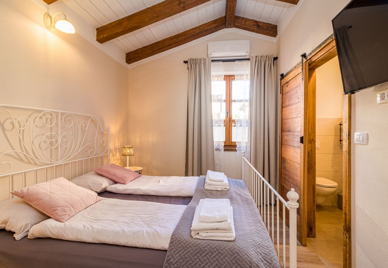 Вилла на Sveti Kirin - Villa Rajana for 14 persons with kids playground & pool heating in Central Istria