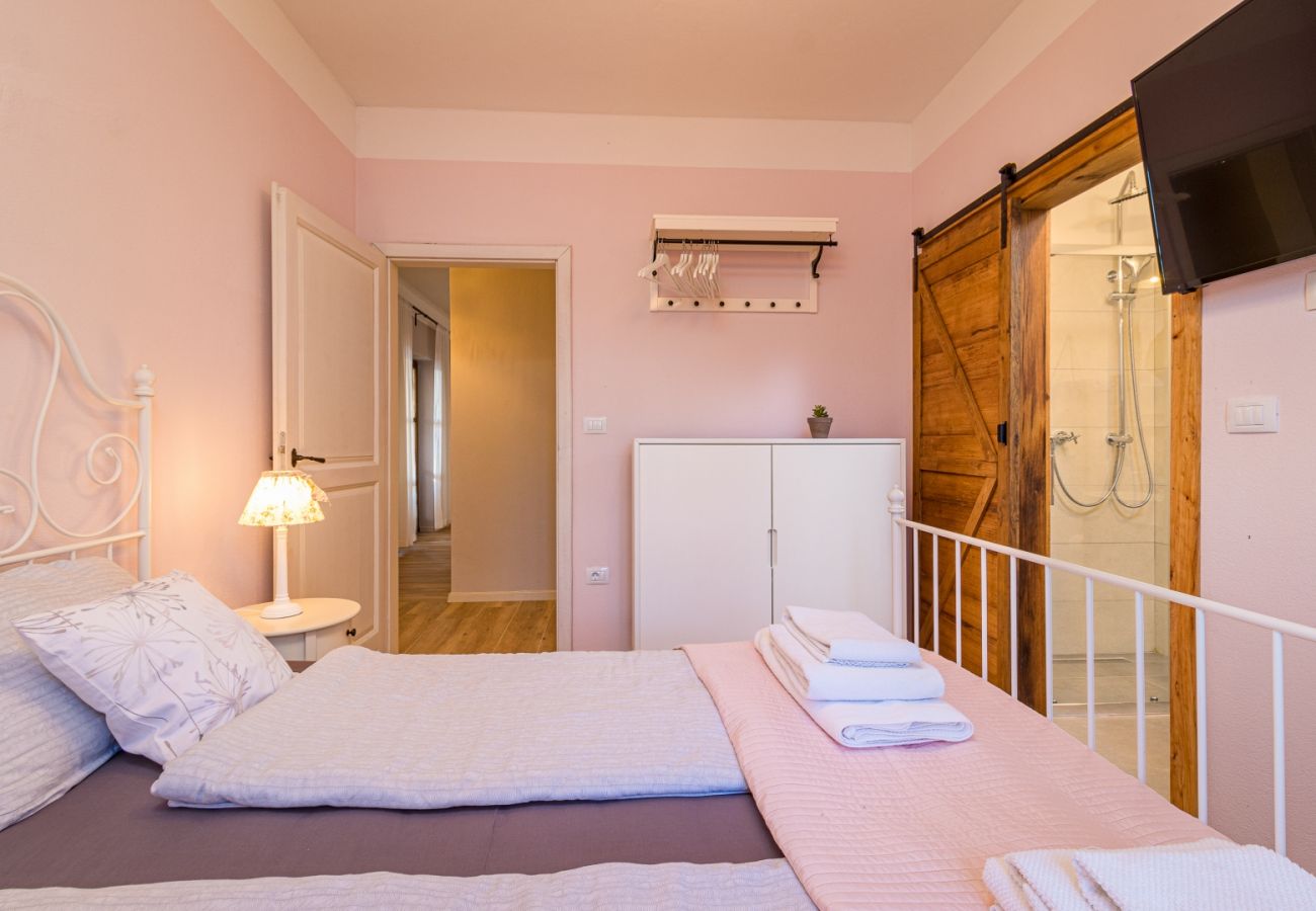 Вилла на Sveti Kirin - Villa Rajana for 14 persons with kids playground & pool heating in Central Istria