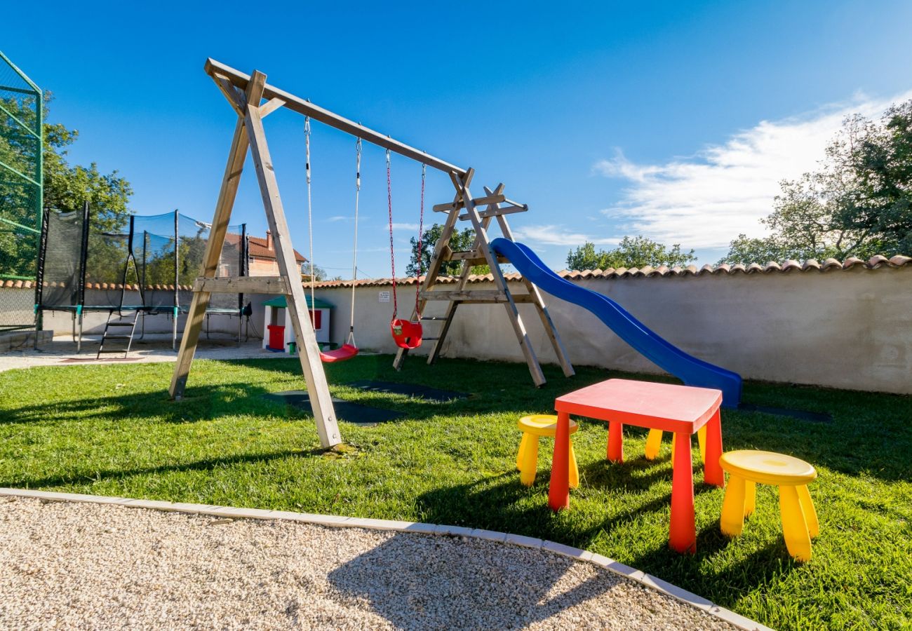 Вилла на Sveti Kirin - Villa Rajana for 14 persons with kids playground & pool heating in Central Istria