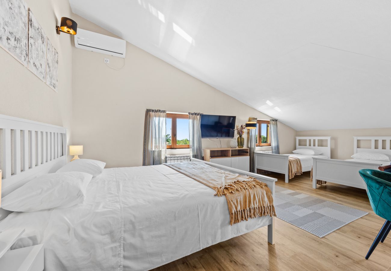 Вилла на Višnjan - Villa Bucks near Poreč for 20 persons with Sea View, Whirlpool, Sauna & Fitness