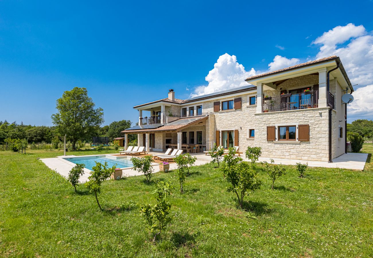 Вилла на Galižana - Villa Campagna near Fažana with 7.250m2 large garden and sauna