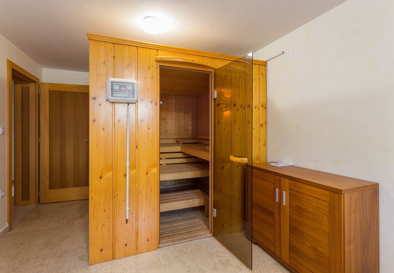 Вилла на Rakalj - Villa Krase kids friendly for 10 persons near Rakalj with sauna - fitness & playground