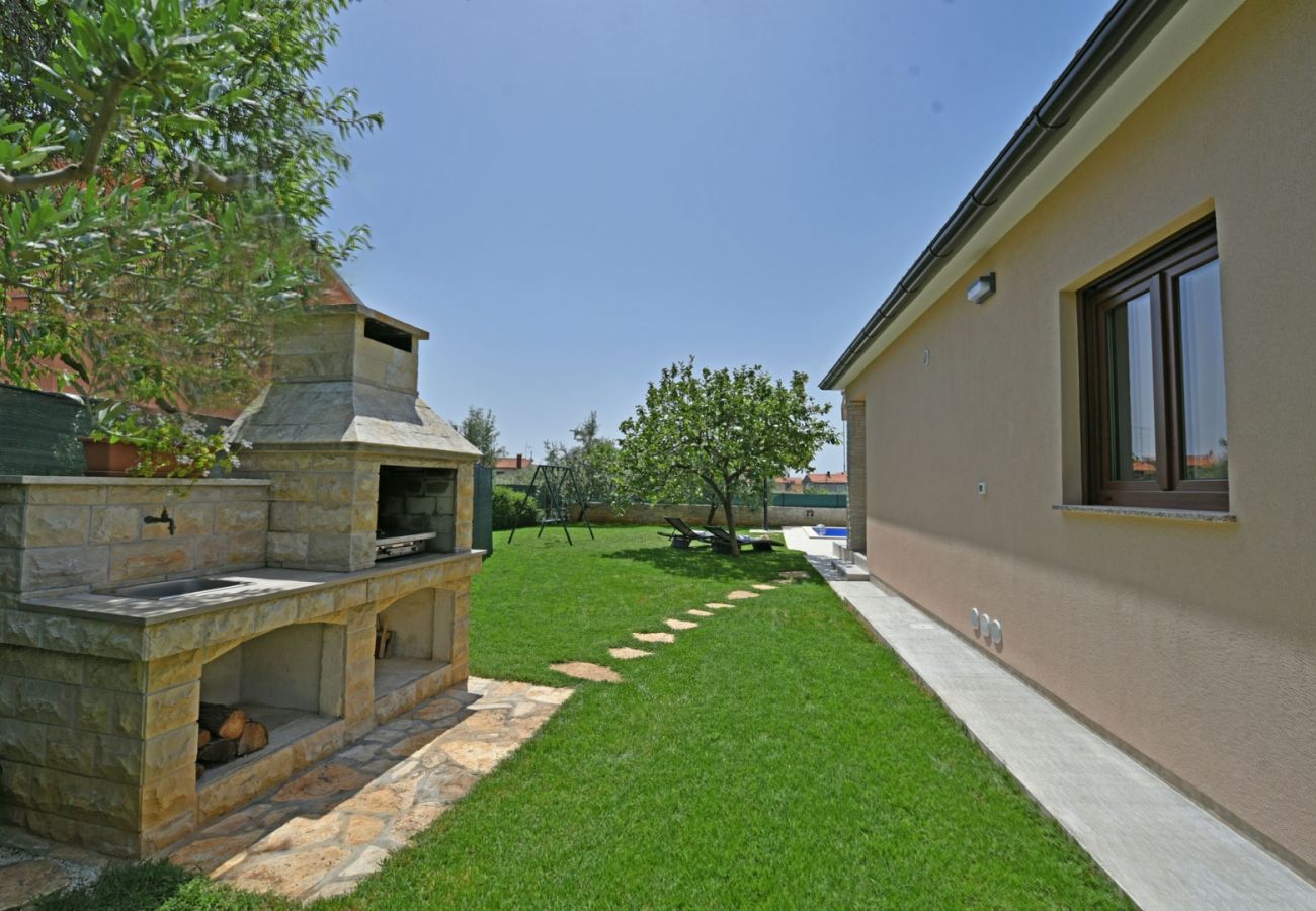 Вилла на Galižana - Villa Natali with private pool and kids playground near Fažana