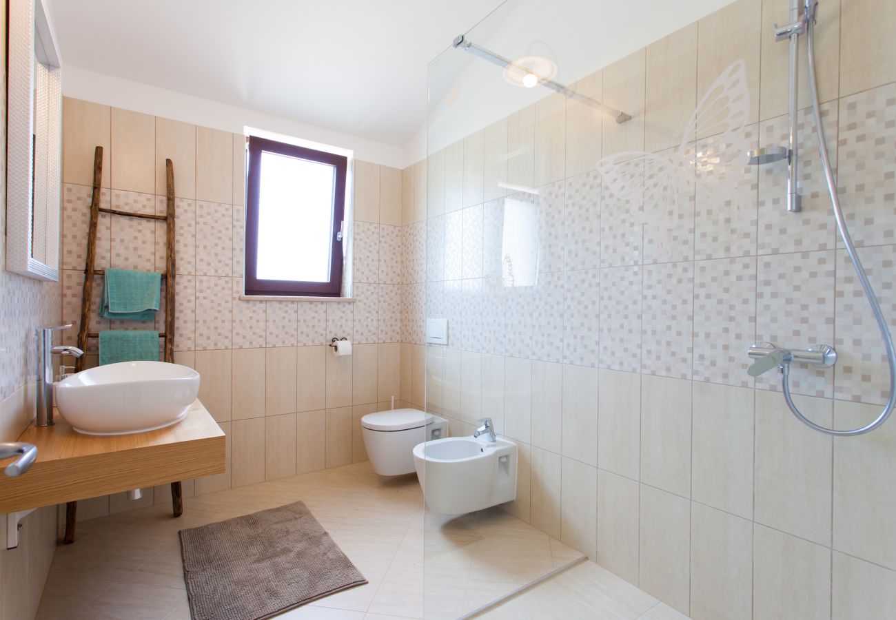 Вилла на Tinjan - Villa Roza in Central Istria with large garden and playground for kids - Whirlpool