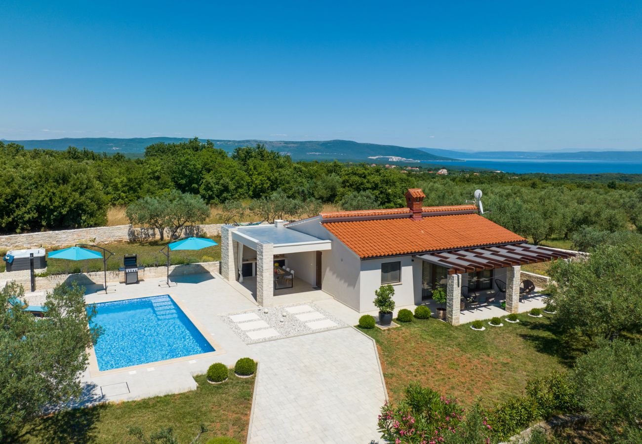 Вилла на Mali Vareški - Villa Silentio with whirlpool, large garden, complete privacy & quiet location 