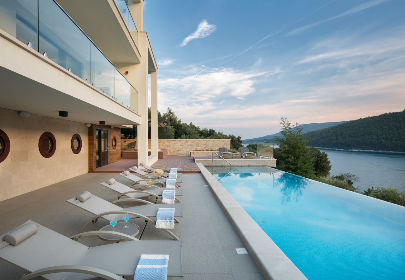 Вилла на Duga Luka - Villa Vlastelini II near Labin - Rabac with sea view, beachfront and wellness