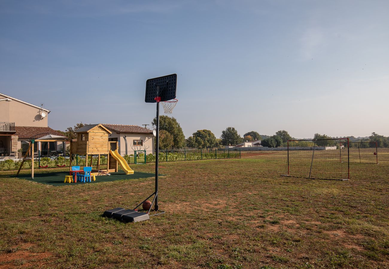 Вилла на Loborika - Villa Mattuzzi near Pula with large garden, kids playground and whirlpool