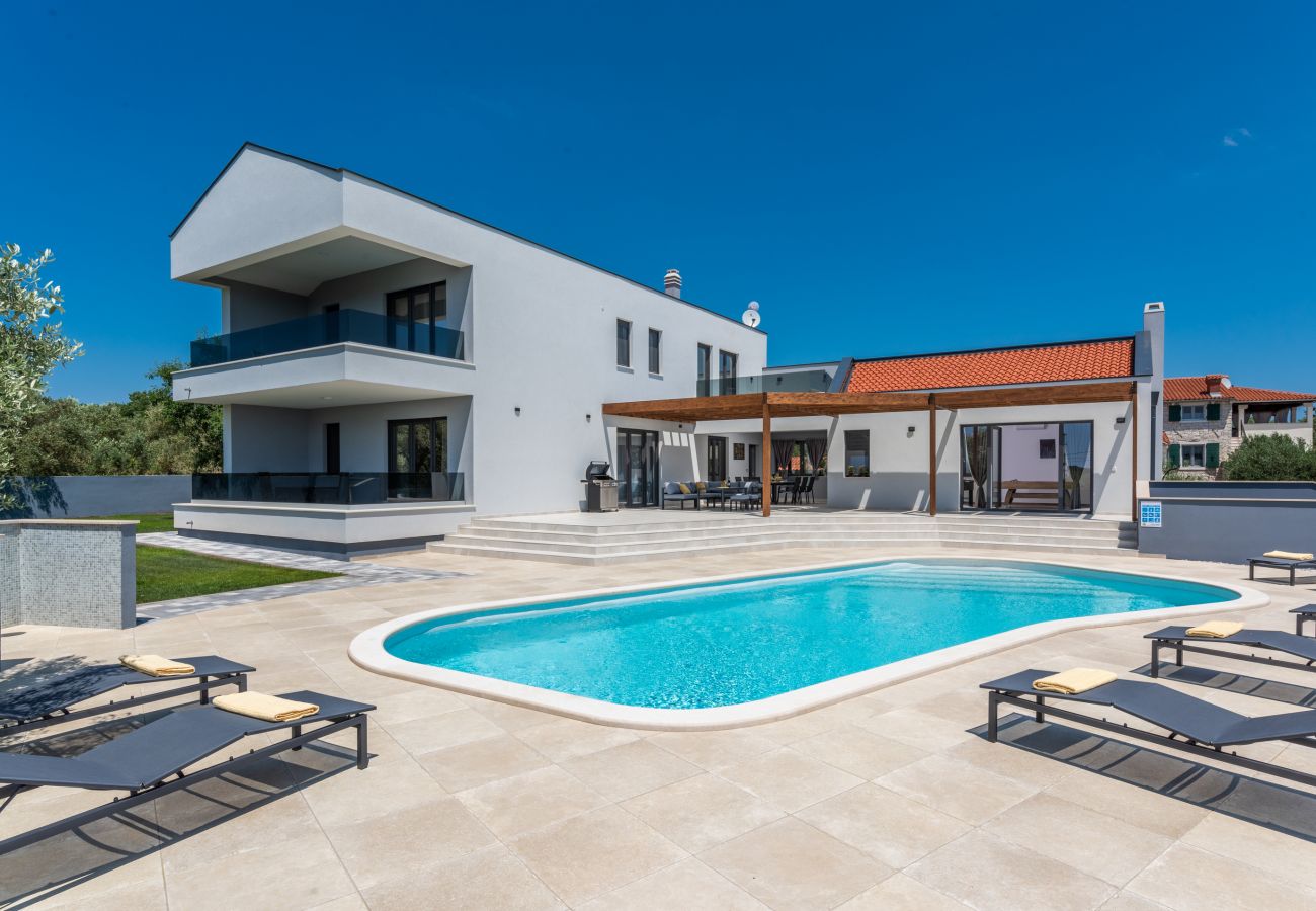 Вилла на Krnica - Villa Posidonia near Pula with sea view and surrounded by olive trees