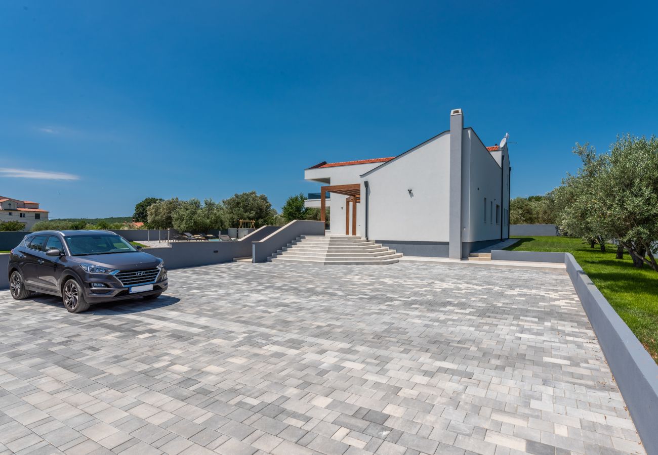 Вилла на Krnica - Villa Posidonia near Pula with sea view and surrounded by olive trees