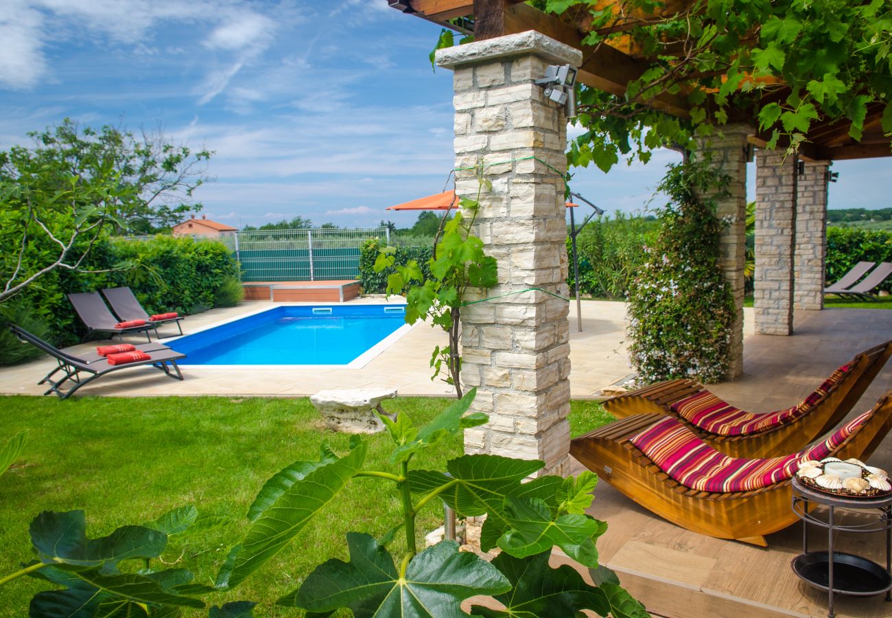 Вилла на Bužinija - Villa Sunset with sea view for 6 persons near Novigrad