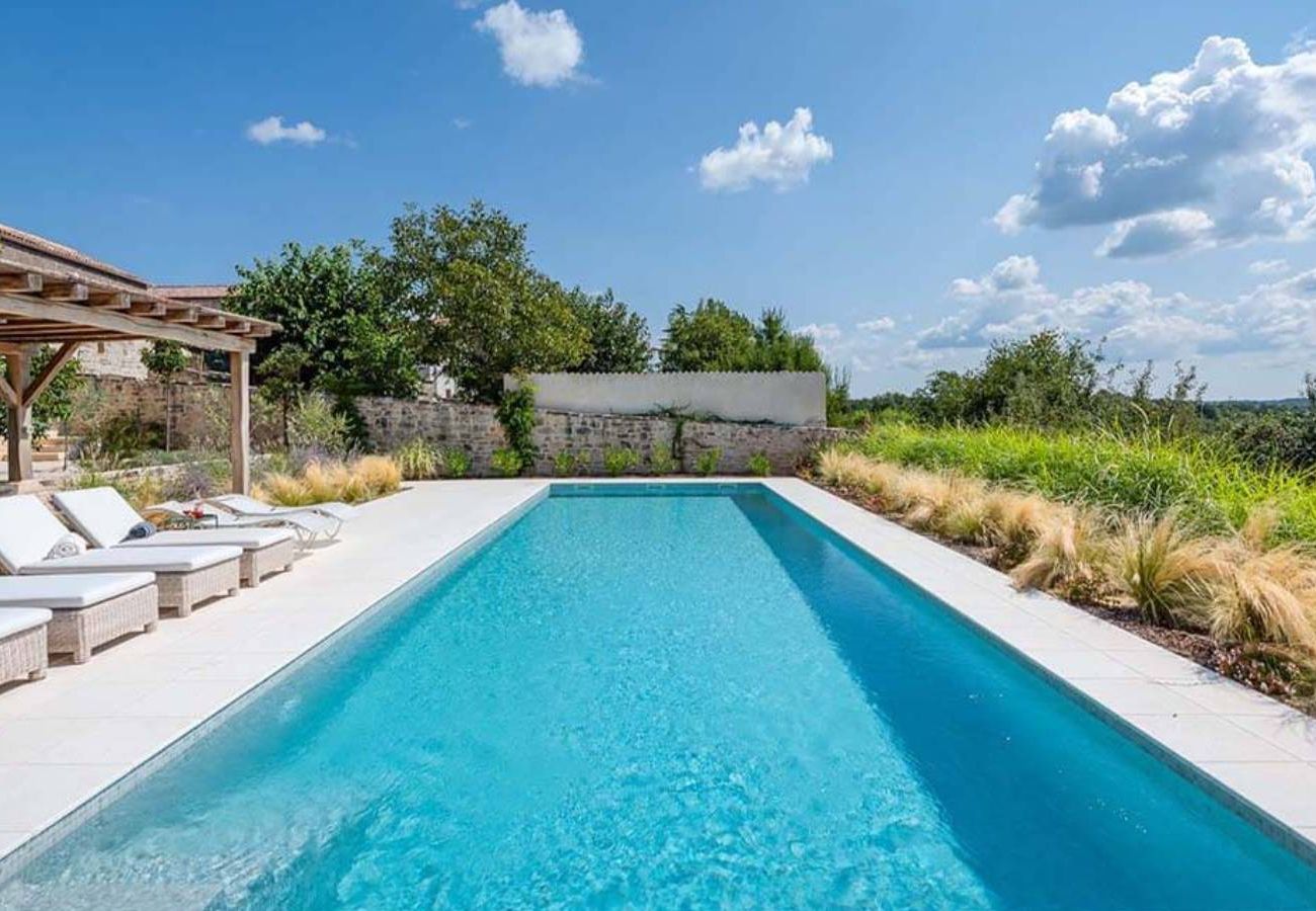 Вилла на Radovani - Villa Charlotte for 14 persons with 73m2 Pool in Central Istria - Daily Housekeeping & Breakfast Service