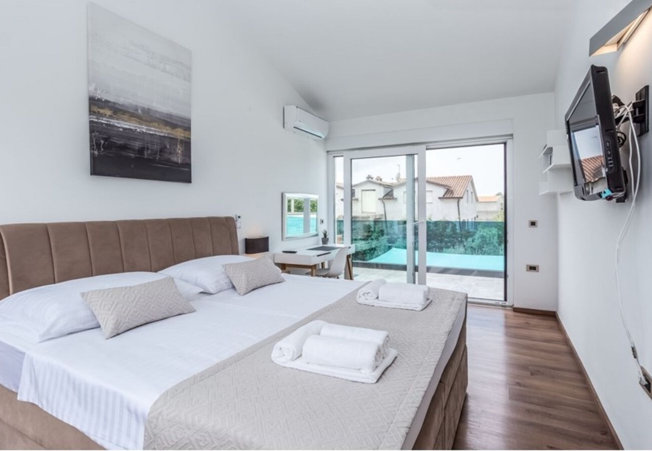 Вилла на Radoši kod Višnjana - Villa Zara near Poreč for 8 persons with private pool 