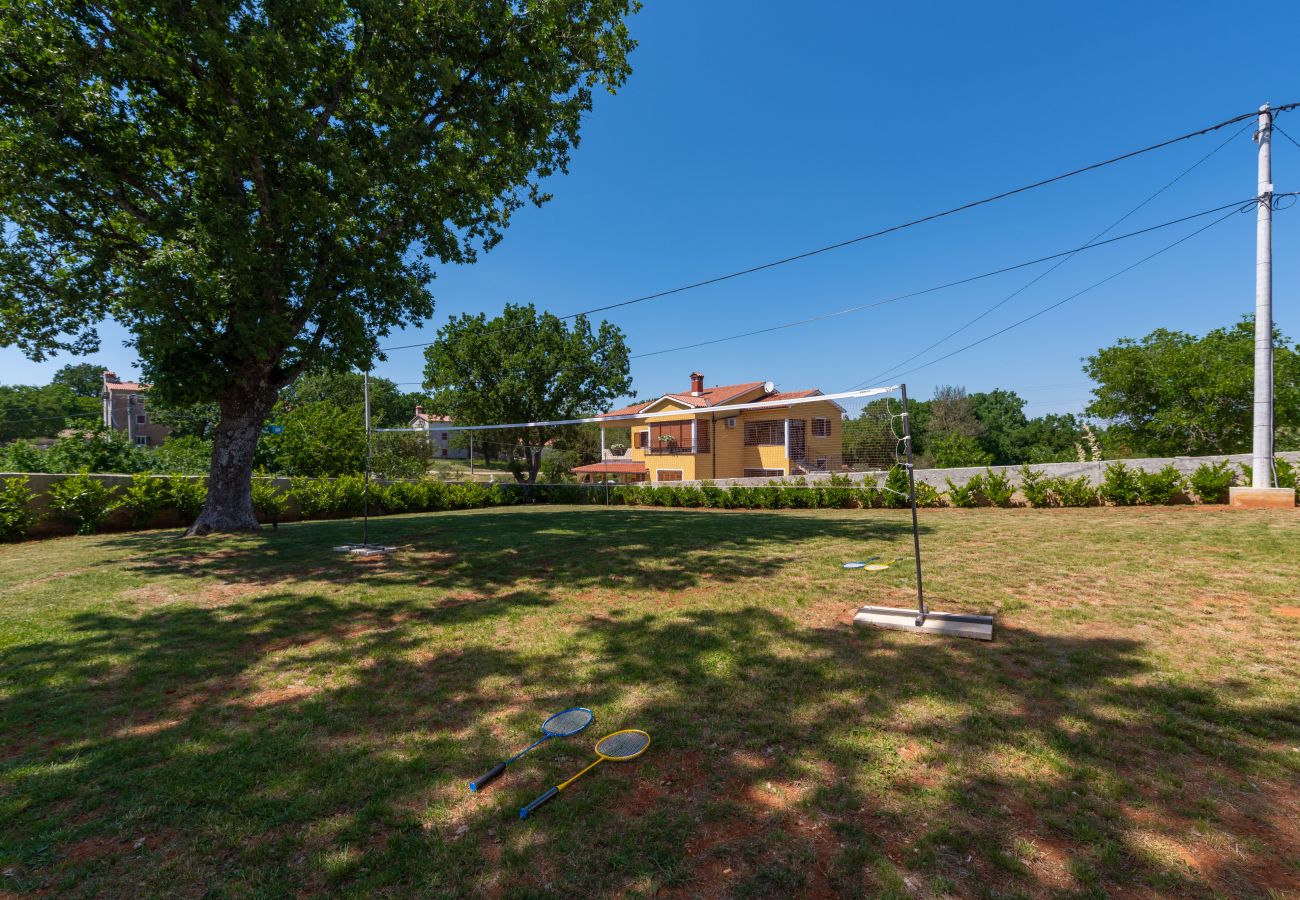 Вилла на Sveti Bartul - Villa Batelica near Labin with large garden, kids playground and private pool