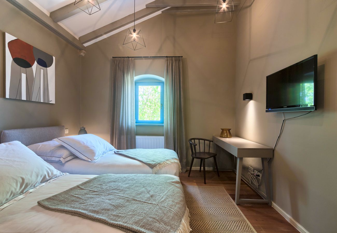 Вилла на Cabrunici - Stancija Cabrunici in Central Istria with large garden and Wellness