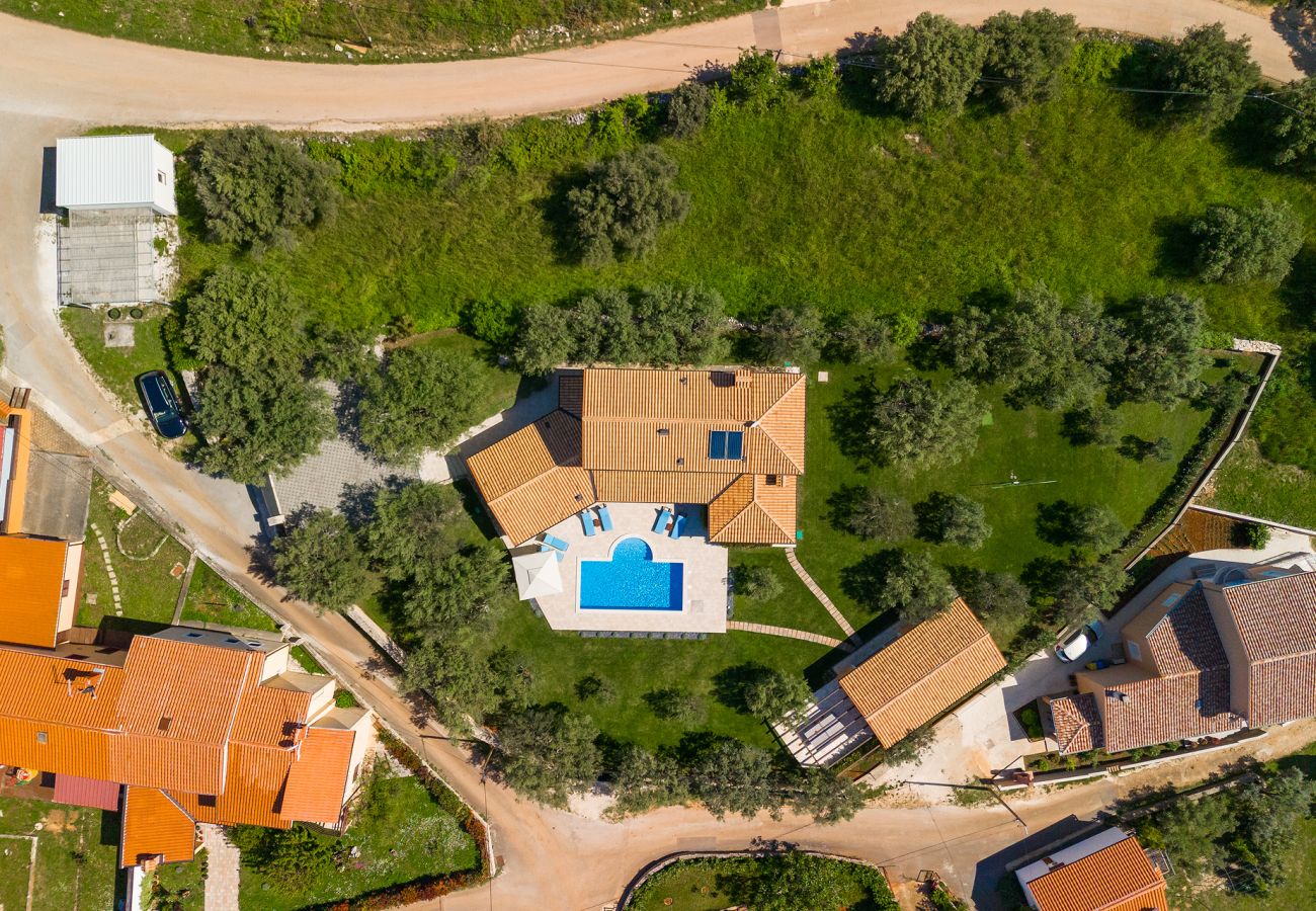 Вилла на Peruški - Villa Loverka near Pula only 3 km from the beach with sea view