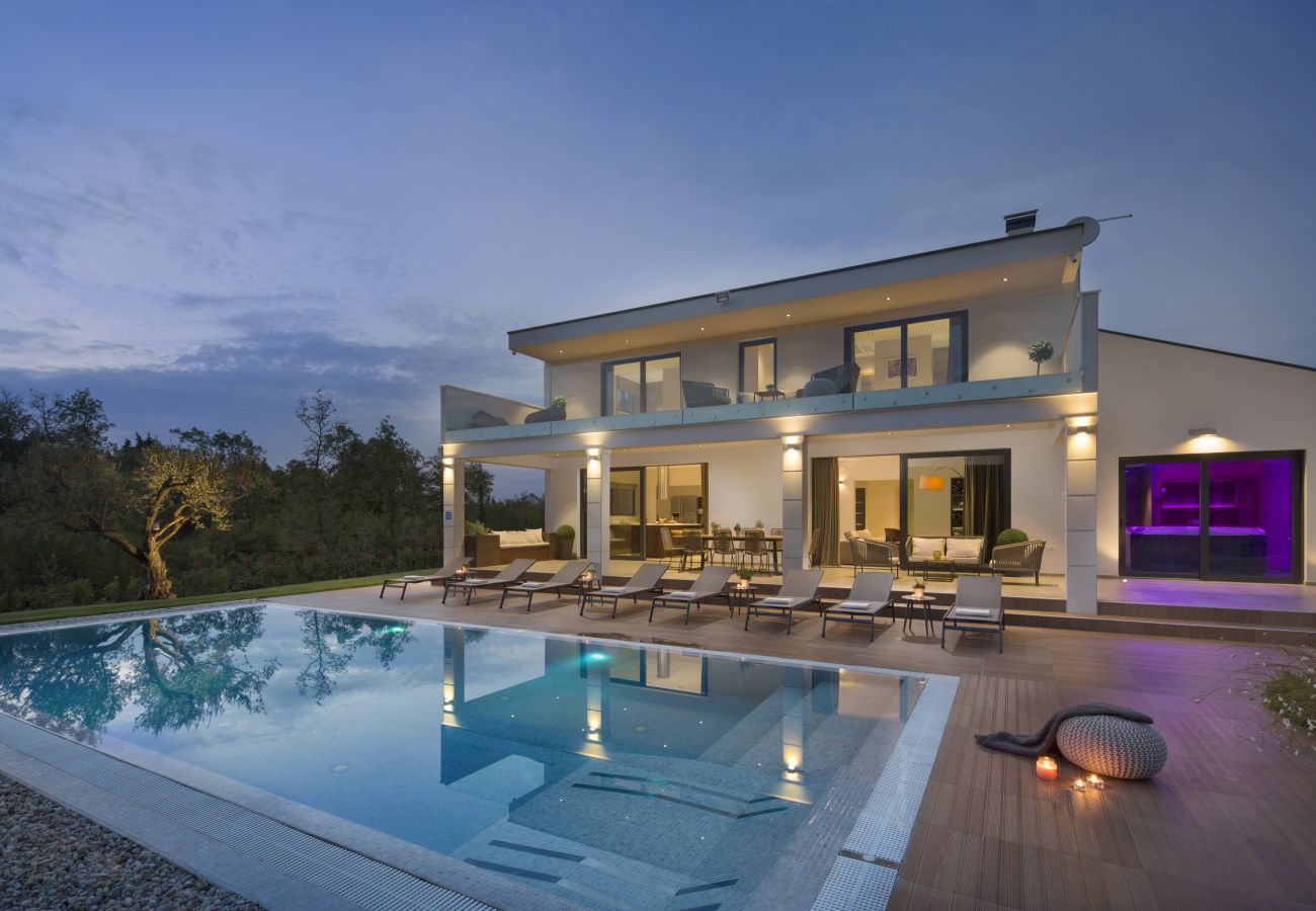 Вилла на Rapavel - Luxury Villa Gianno in Central Istria with large garden, sauna and whirlpool