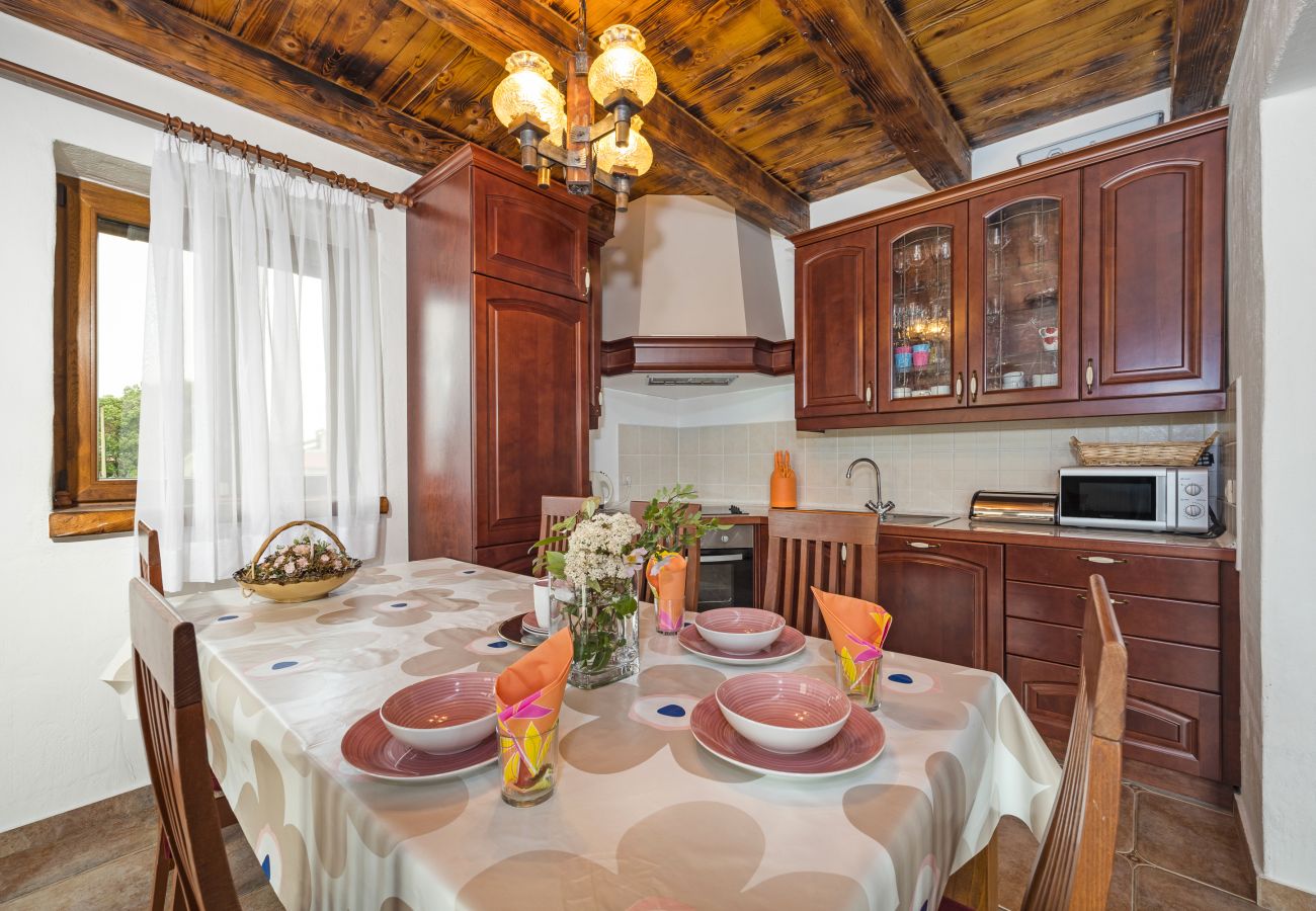 Вилла на Cabrunici - Villa Aldore in Central Istria for 6 persons with private pool