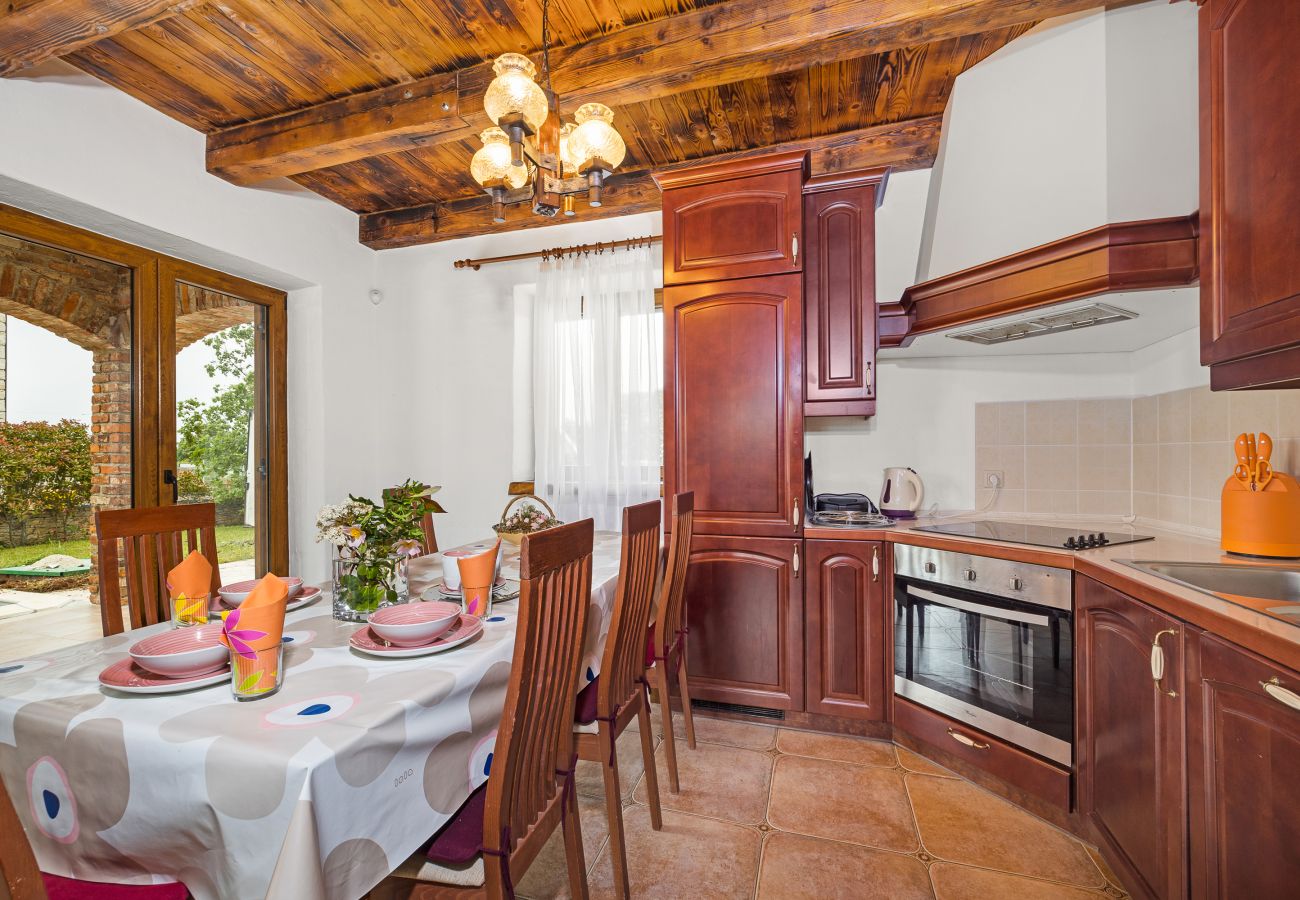 Вилла на Cabrunici - Villa Aldore in Central Istria for 6 persons with private pool