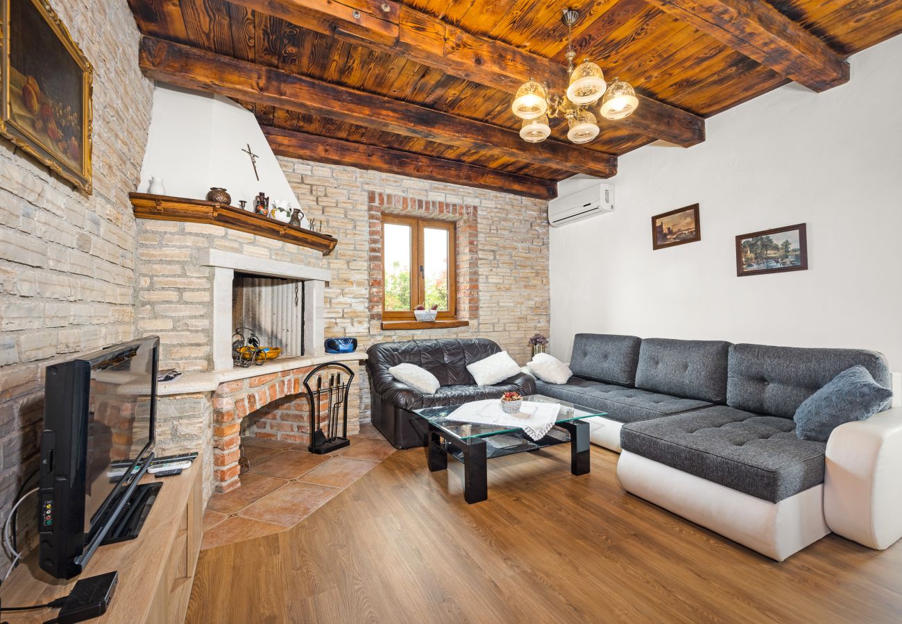 Вилла на Cabrunici - Villa Aldore in Central Istria for 6 persons with private pool