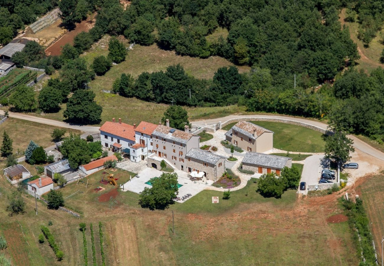 Вилла на Grožnjan - Villa Poropati in Central Istria for up to 14 people with large garden & 81 m2 pool